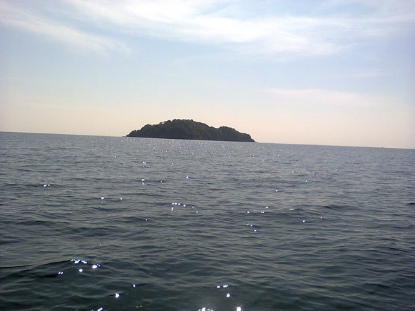 เกาะทะลุ   ชื่อนี้ มี ที่มา  ดู ไปเรื่อยๆ ครับ