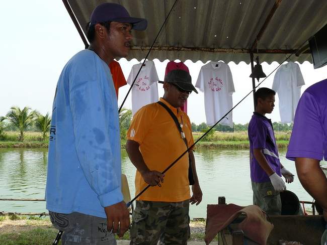 พี่ศรี สระบุรี เอามาบอกมีตังค์ทู้กตัว+++ไปได้ตรงไหนหนอ :cool: :cool: :laughing: :laughing: