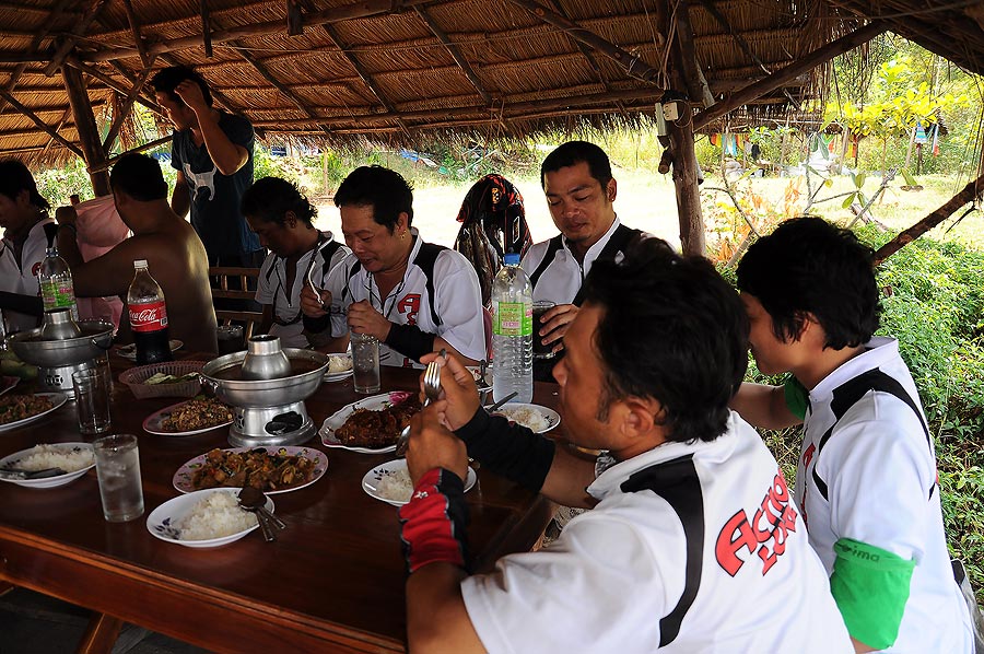 มากันครบแล้วพักกินข้าวกันก่อน :grin: :grin: :grin: