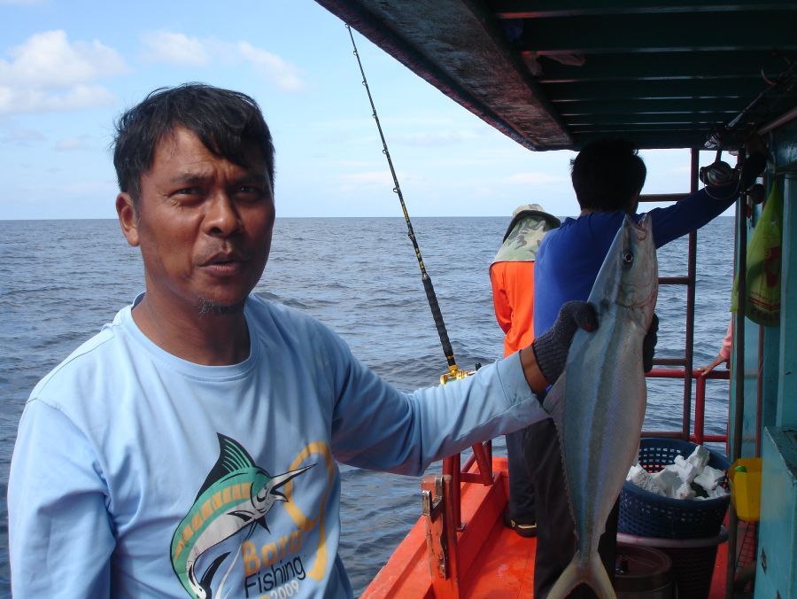 ภาคคกลางวัน...เรนโบว์ มาต้อนรับ....เอ๊ะอุดส่าไม่บอกว่าเรือใคร...ไต๋โผล่มาเสียก่อน :grin: :grin: :gri