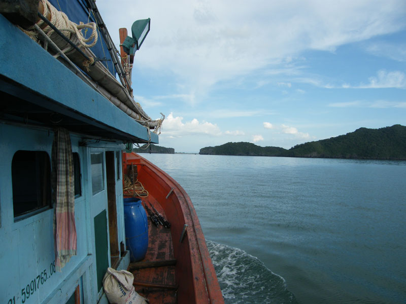 เดินทางเข้าท่าเรือ ปากบารา ครับ ก็ตรงที่ พวกเรา ลงเรือ นั่นแหละ