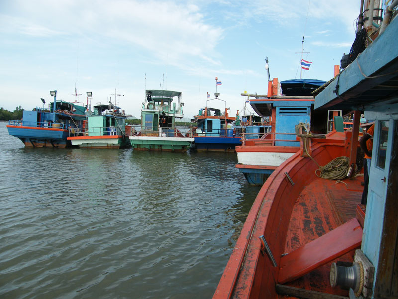 ถึงท่าเรือแล้ว ครับ 

สรุปครับ เราไปกัน ตั้งแต่วันที่ 11 -13 พ.ย. 55 
11-11-55 คืนแรก ครอบหมึก เจ