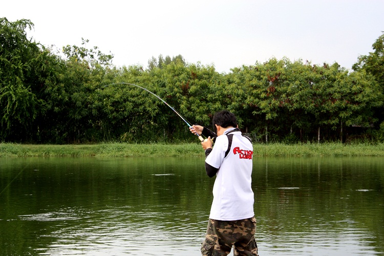  [b]..แปลกใจเหมือนกันครับบ...ทำไมรูปตัวเองเยอะจังง...ก็ดันได้ปลาอยู่นั่นแหละครับบบ...อิอิ...ไม่รู้จั