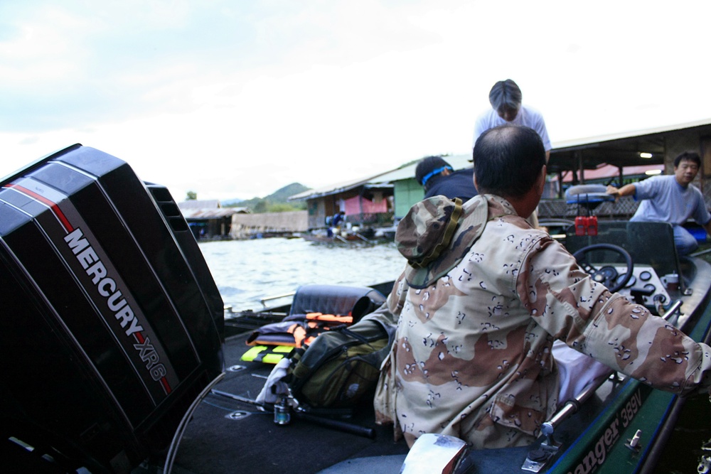 ส่วนนี่เรือเร็วระดับหลักแสน แต่ก็ลงสนามเดียวกัน ได้ :cheer: :cheer: :cheer: :cheer: