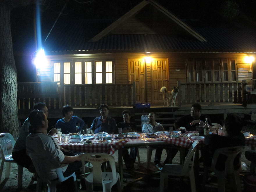 ราตรีนี้อีกยาวนานซะละเกิน :laughing: