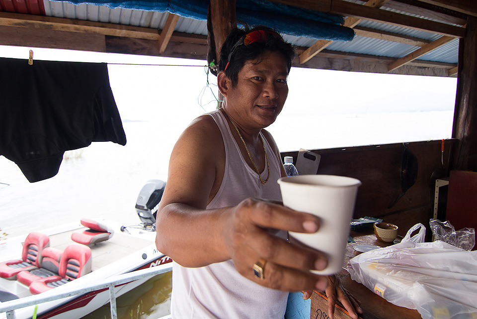 "กาแฟร้อนๆสักแก้วมั้ยน้าอ่ำ"....น้ำใจ...จากพี่เมท....พี่ใหญ่ที่น่ารักของชาวXRAY  :prost: :prost: :