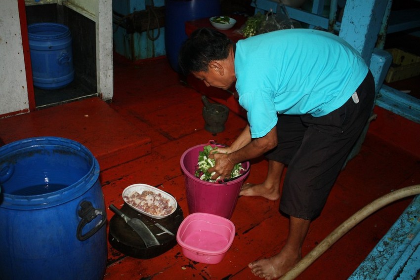  :grin:...น้าชินเราทำกับข้าวมื้อเย็นรอเลย หิวๆ..... :umh: :umh: