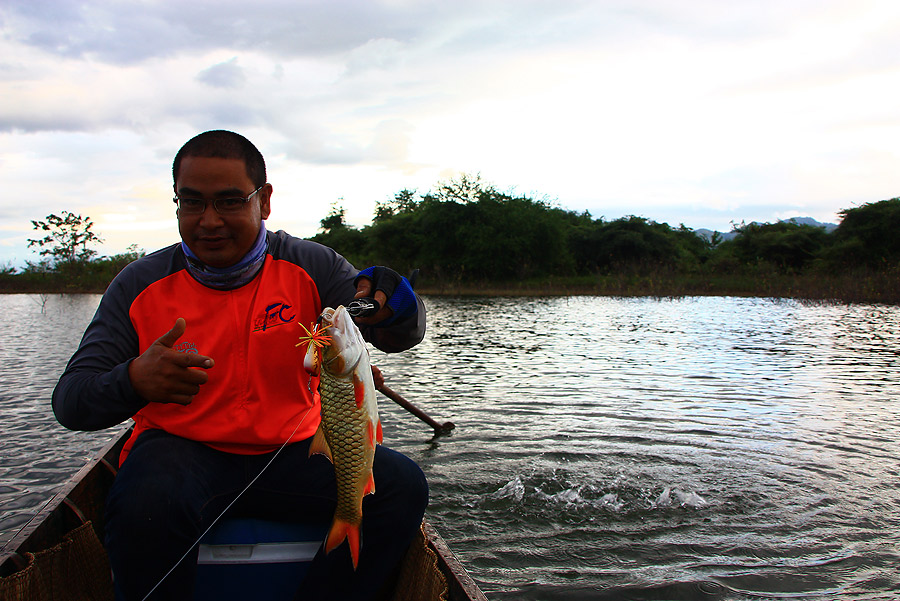อีกรูป เกือบตกเรือ  :laughing: :laughing: :laughing: