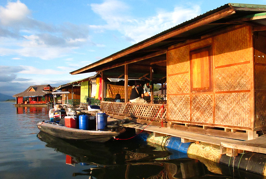 [center]แสงยามเย็น ที่เจาะเหลาะ  :smile: