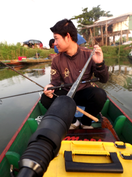 ว่าแล้วโดดลงเรือเลยดีกว่า  :grin: :grin: :grin:

เฮ้ย..เอาคันนี้ตกนะ..ห้ามใช้คันอื่นนะโว้ย :laughi