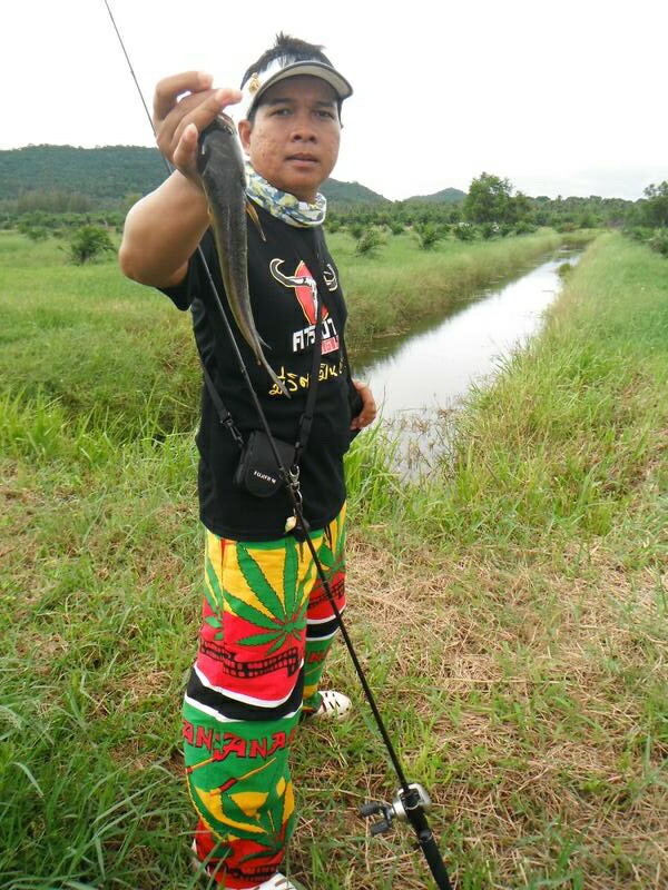                                    เค้าให้มาช่วยลุ้นปลาของป้าเตี้ยกัน...ไหงงัดเอ๊า งัดเอาฟร๊ะเนี่ย..