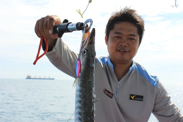 พี่กฤษ โดนสากเล่นงาน ตัวแค่เนี้ย แต่กว่าจะขึ้น  มันสนุกอย่างนี้นี่เอง  light jigging  :cheer: :cheer