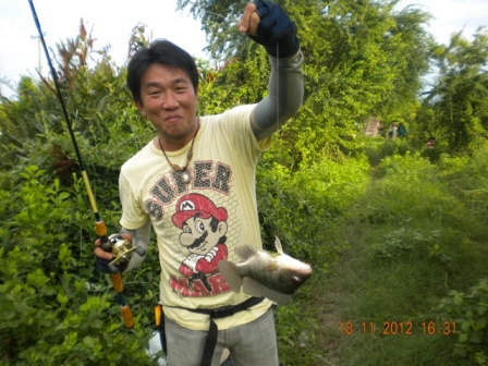 กรุณาดูที่ปากปลาครับ  เต็มคำครับ  น้าไก่ :laughing: :laughing: :laughing: