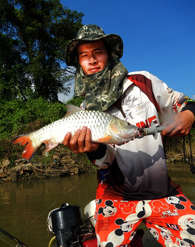 หล่อๆ ไปเลย ตัวนี้ไซด์เกือบจะ 2 ได้..อ้วน..ตุ้บบบบ.. :kiss: :kiss: :kiss: