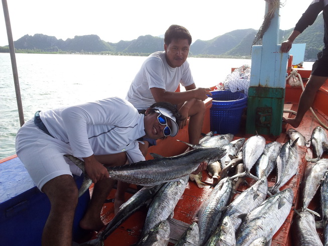 ผมก็ขอกะเค้ามั่ง เดี๋ยวจะไม่มีรูปไปอวดที่บ้าน อิอิ  :grin: :grin: :grin:
