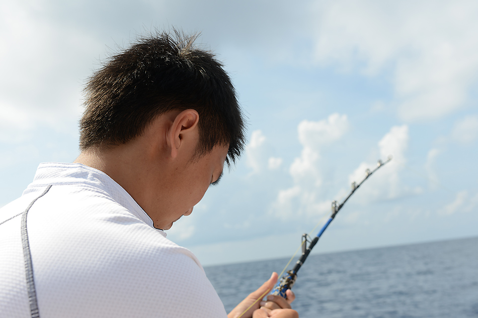 ระหว่างย้ายหมาย ....

ผมปล่อยเหยื่อ Stick Bait ท้ายเรือ ......ลากล่าฝันไปด้วย ....

ไม่นานเกินรอ