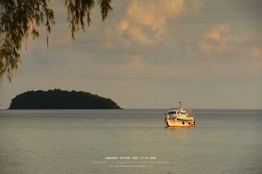 ผมใช้เวลาบนหลีเป๊ะไม่นานเนื่องจากบอกตัวเองว่าจะมารอ sunset ที่อาดังให้ได้จะไม่ขอพลาดแล้ววันนี้