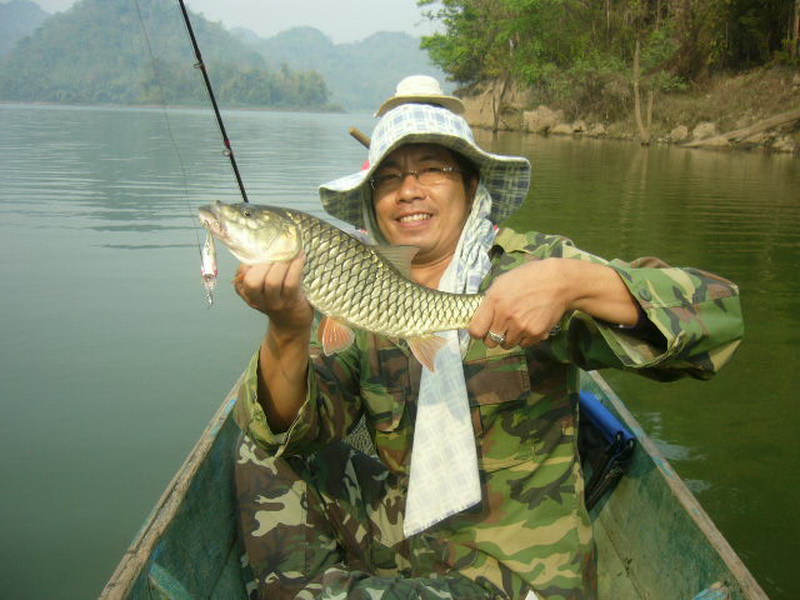 มีอยู่ทริปหนึ่ง ก่อนหน้าที่พวกเราจะไปตีกระสูบ อ่างแม่มอก ผมมีโอกาสไปตกปลากับเพื่อนคนหนึ่ง ซึ่งทริปนั