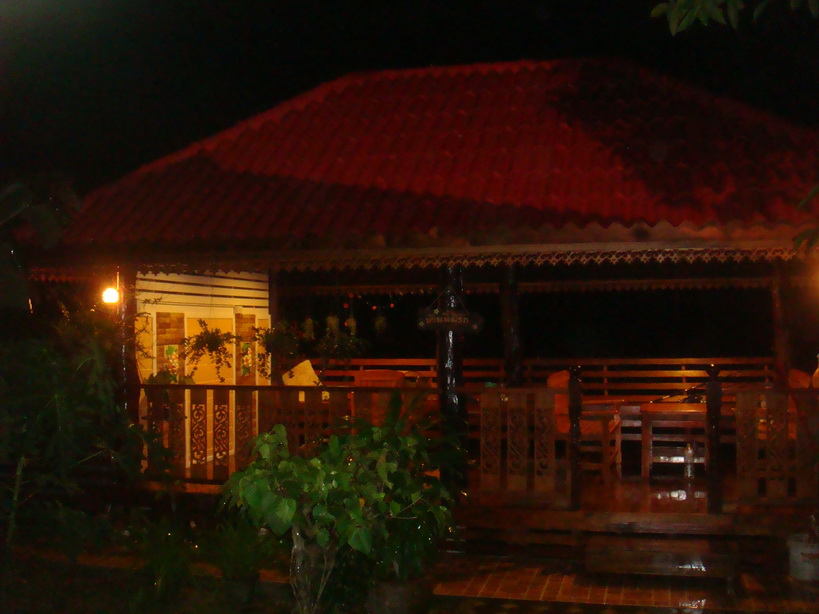 บรรยากาศยามค่ำคืน  เงียบสงบดีครับ.......