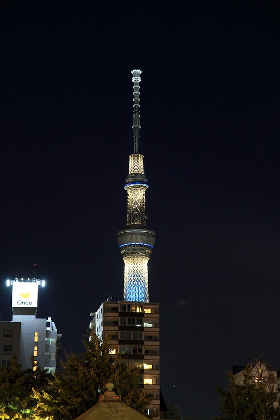 เดินเล่นอยู่ภายในวัด เห็น Tokyo Sky Tree เลยลองหยิบกล้องมาถือถ่ายดู
 :smile: :smile: :smile: