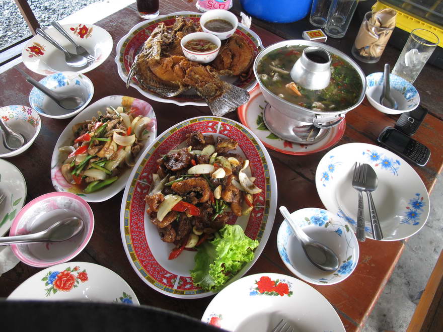 ทานข้าวกันก่อนครับ หิวแล้ว :umh: :umh: :umh: :umh: :umh: