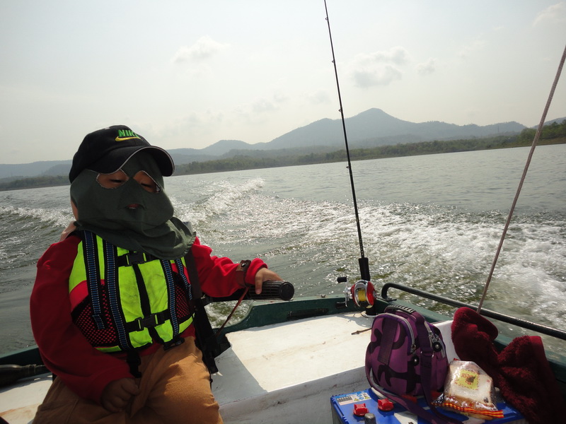 พี่โปรชอบขับเรือ แล้วก็หวงเรือมาก ขับจนหลับคามือ
 :love: :love: :laughing: :laughing: :laughing: