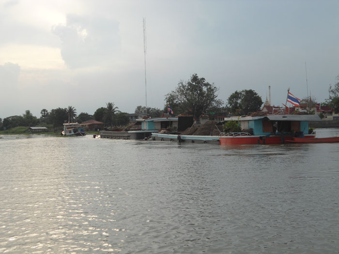 และนี้ก็เป็นภาพสุดท้ายที่ถ่ายจากสำหรับกล้องตัวนี้ก่อน( ตอนนั้น) เพราะพอเรือไปถึงฝั่งบ้าน พวกเราก็ตีเ