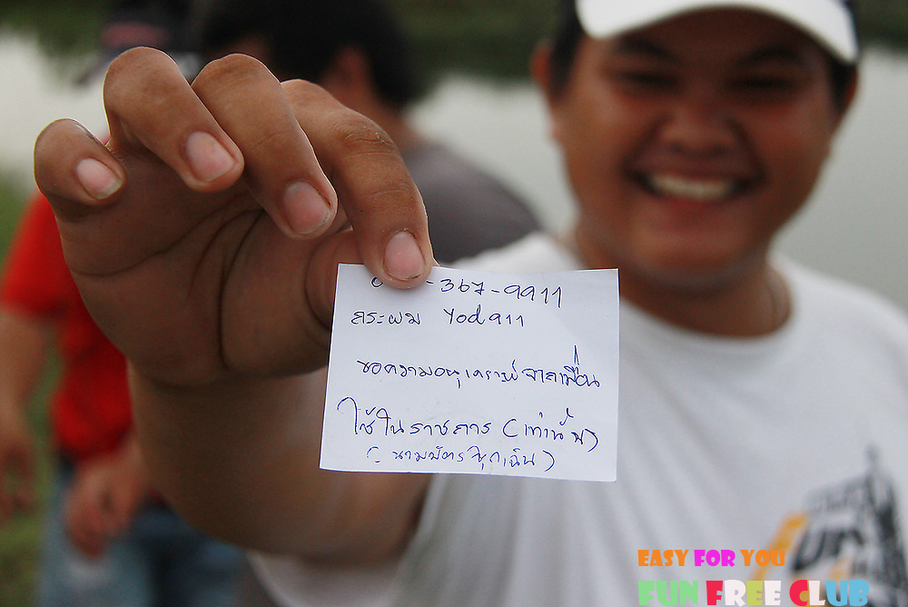 

   :laughing:     น้าโก๋บอกกุมีนามบัตรใครจะกล้ายุ้ง       :laughing: :laughing: