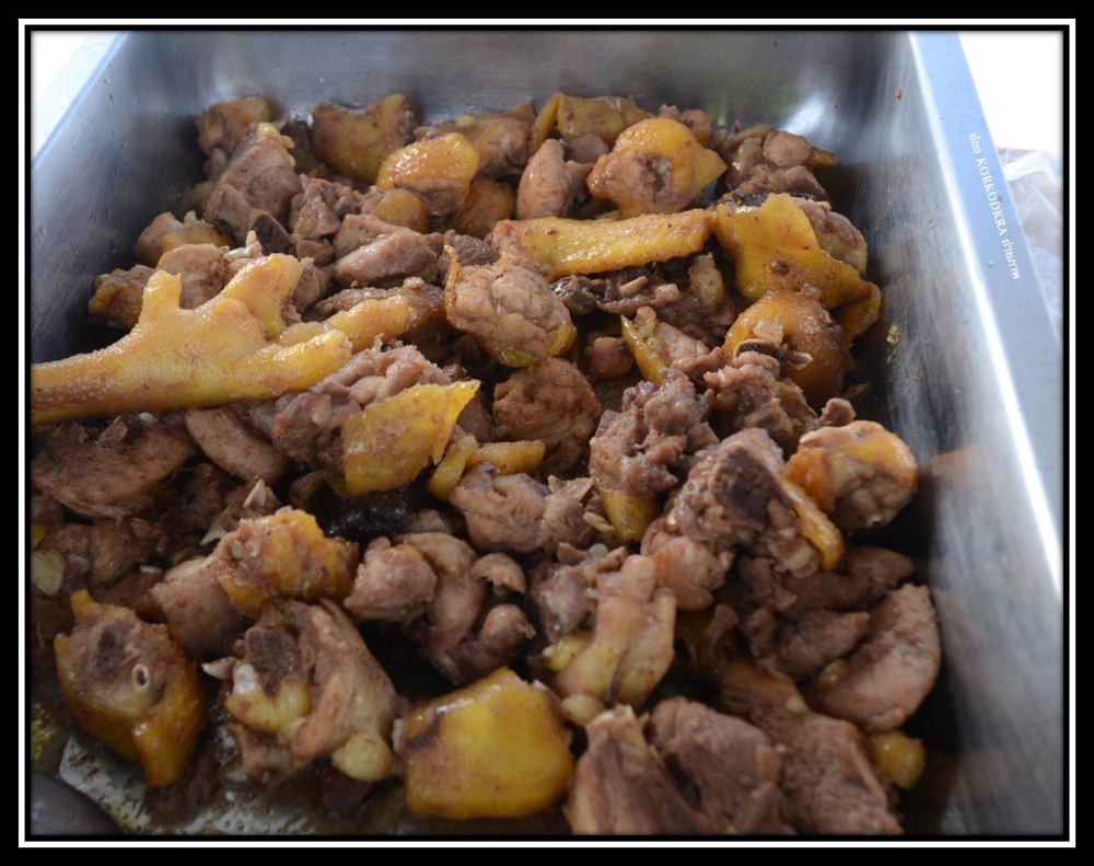 ไก่ทรงเครื่อง....ทานกับข้าวต้มเช้านี้ครับผม :laughing: