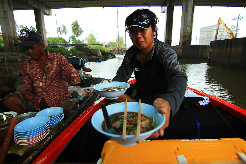 ++ก๋วยเตี๋ยวเรือที่คลองบางบัวทอง  อร่อยมากครับ :laughing: :laughing: :laughing: