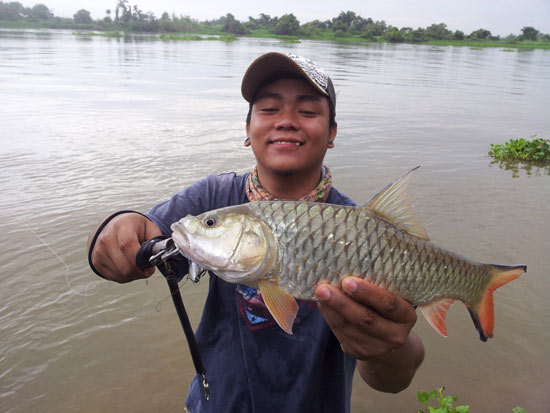 โปร ต้อม ก็ หล่อไม่แพ้ใครนะคร้าบบบบบ  :cheer: :cheer: :cheer: