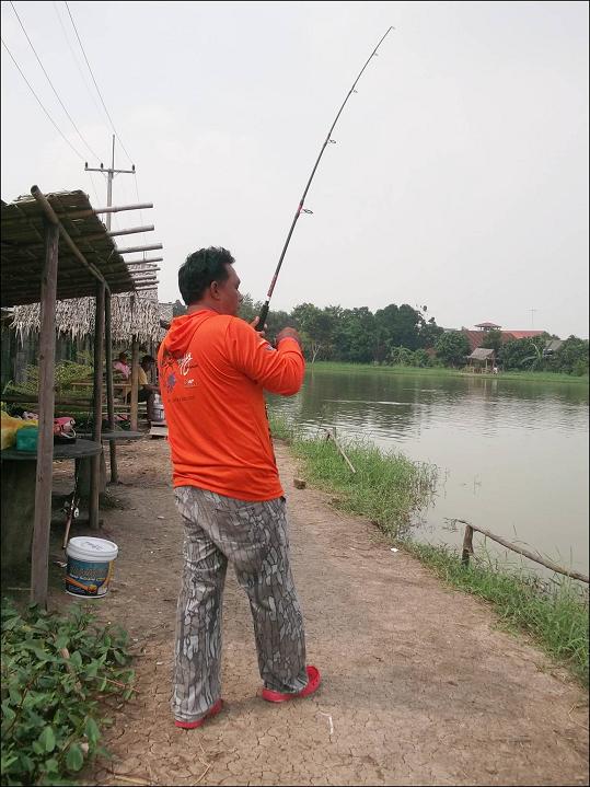 มัวแต่เล่น......พี่เหลียวได้ปลาแร๊วว๊อย  ขาดหลุด  ขาดหลุด  :laughing: :laughing: :laughing: