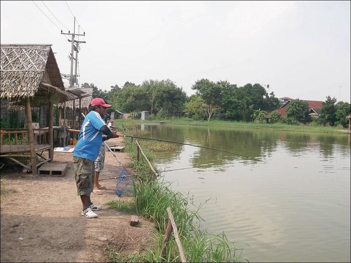 โอ๊ววววววว   ท่าทางจะเกิน 4  ......มีลุ้นปลาใหญ่แฮะ  เชียร์ต่อดีกว่า  พี่อ้วนสู้ๆ   :music: :music: 