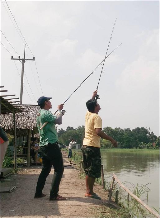 ว่าแล้วไงวิ่งไปเดี๋ยวต้องเกิดจราจล......ยุ่งจนได้   :laughing: :laughing: :laughing: :laughing: