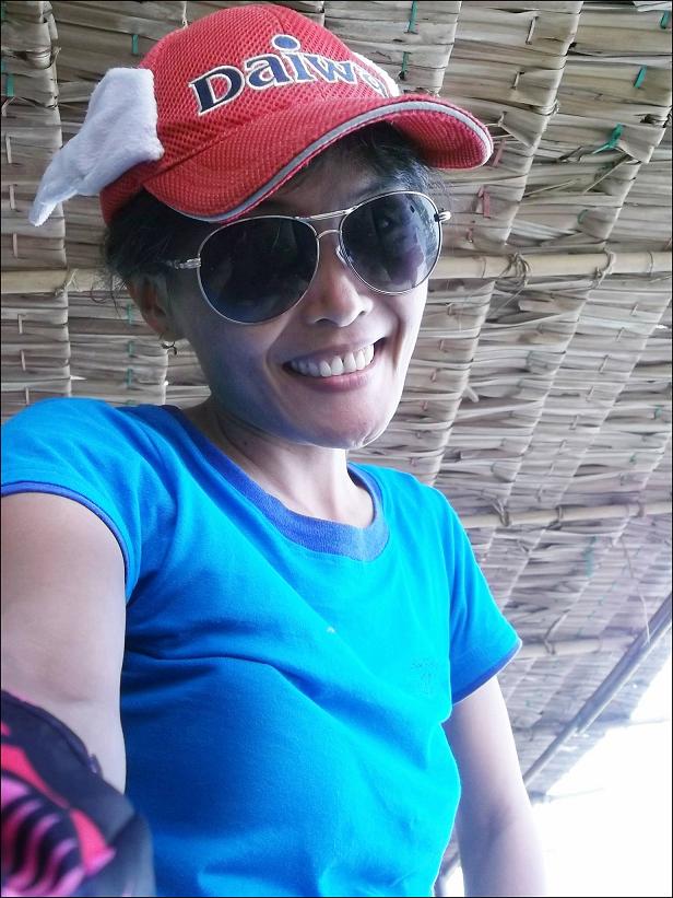 กินน้ำเสร็จ.....ถ่ายรูปตัวเองเล่น  คือ  งานถนัดของป้า   :laughing: :laughing: :laughing: