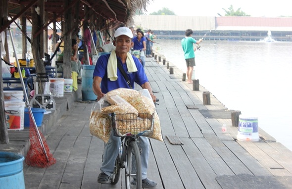 ปลากินมั้ยไม่รู้  เเต่ที่เเน่ เหยื่อมาเเล้ว :laughing: :laughing: :laughing: :laughing: