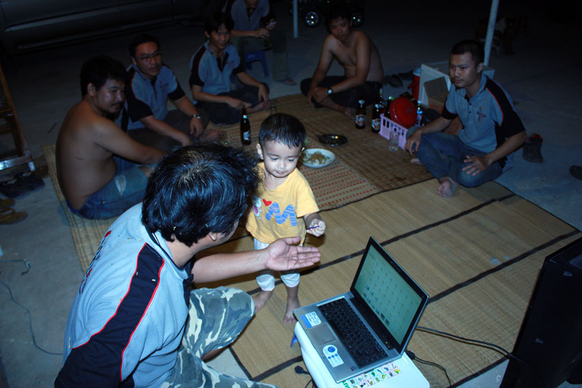 มีการสังสรร ปิดทิปนิดหน่อยที่บ้านน้าวอแว :laughing: :laughing: