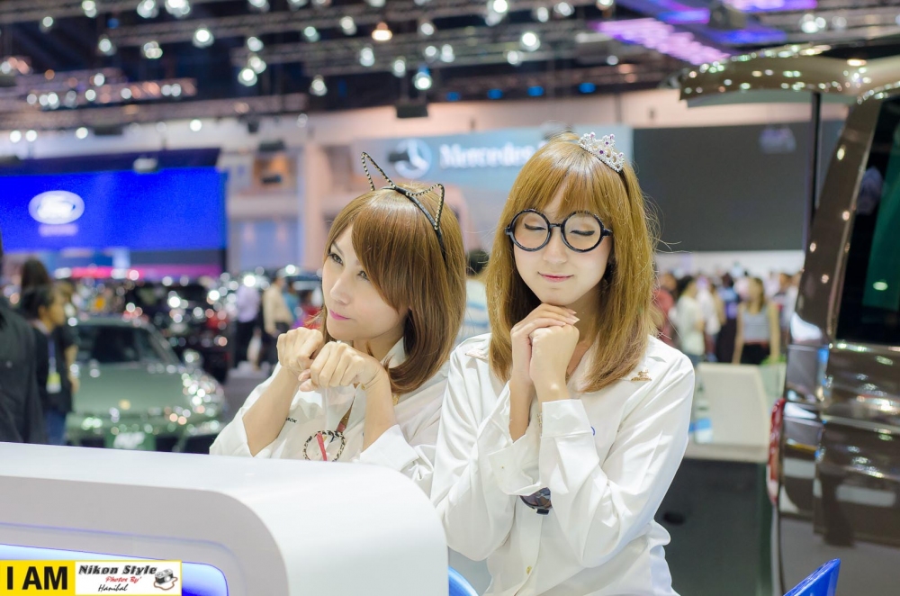 หลับตาอฐิษฐานอะไรอยู๋ล่ะนั่น :love: :love: :love: :love:
