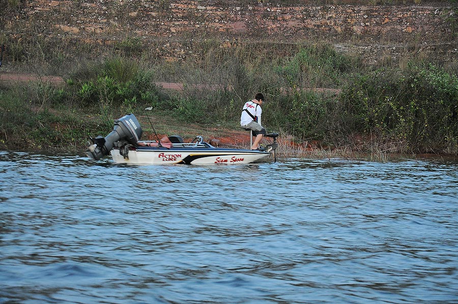 นังต่ายก็ไม่พลาดมาด้วยเหมือนกัน ช่วยเอาเรือลงน้ำกันแล้ว :grin: :grin: :grin: