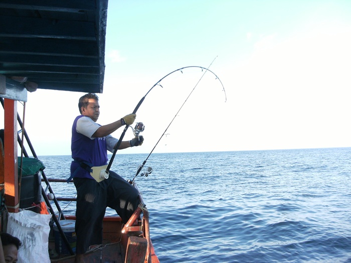  [b]หัวเรือขึ้น ท้ายเรือของพี่จ่าโดนต่อเลย[/b]

