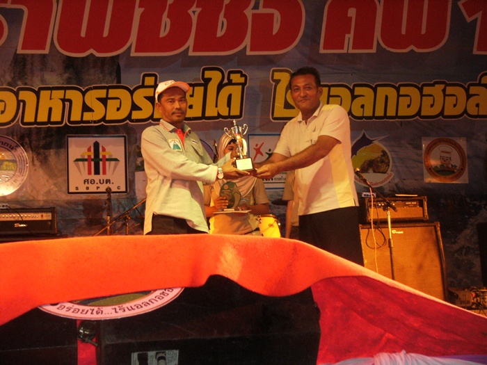  [b]ทีมเราได้เพิ่มมาอีก 1 รางวัล เป็นรางวัลใหญ่ ที่ 2 ในประเภทปลาทีม รับถ้วยพร้อมโล่ 
(ประเภทปลาทีม