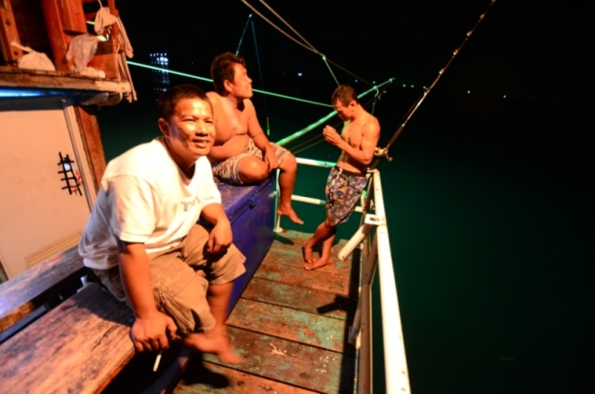 เมาท์มอยกันหลังเรือ :grin: