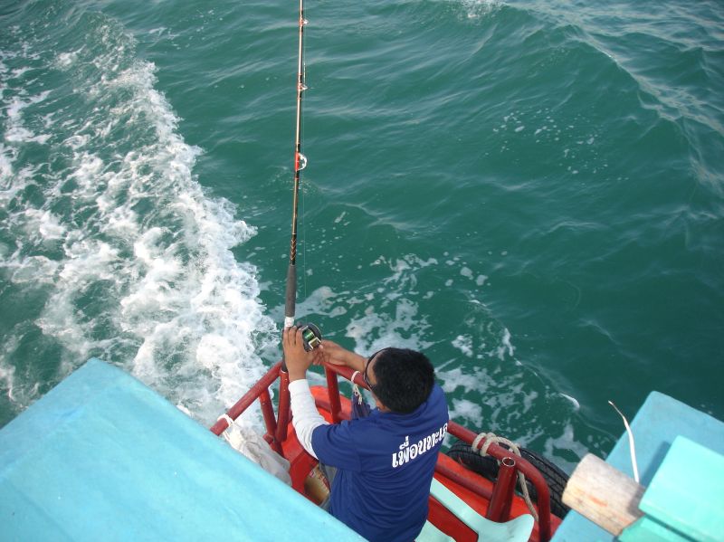 เรือวิ่งได้สักพัก  จัดการทอนลิ่งเลยครับ