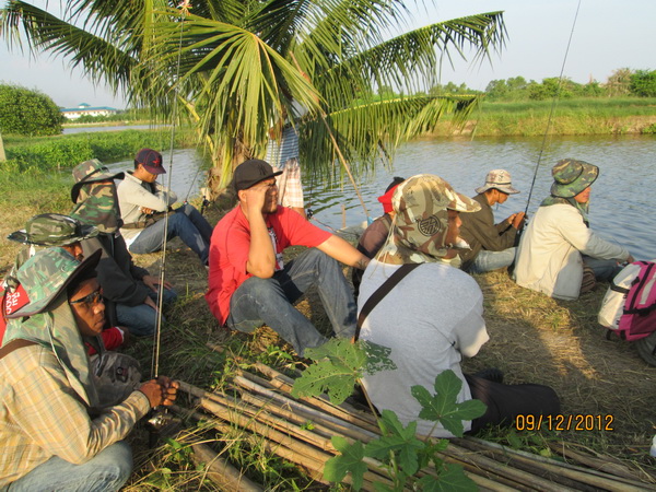 ภาพบรรยากาศการนั่งฟังอย่างตั้งใจครับ