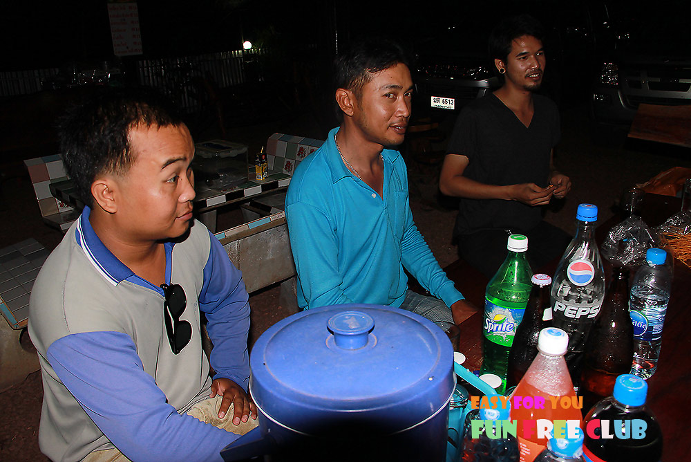 

สามหนุ่มเมืองชัยภูมิ .. วานบอกผู้ว่าทีเรื้องนั้นอะ       :laughing: :laughing: