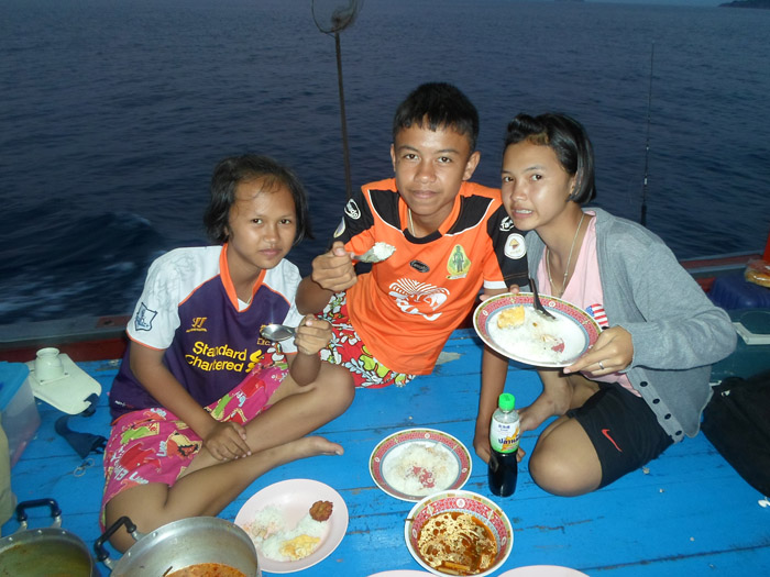 ลูกสาว2 คนกับหลานอีก 1  :grin: