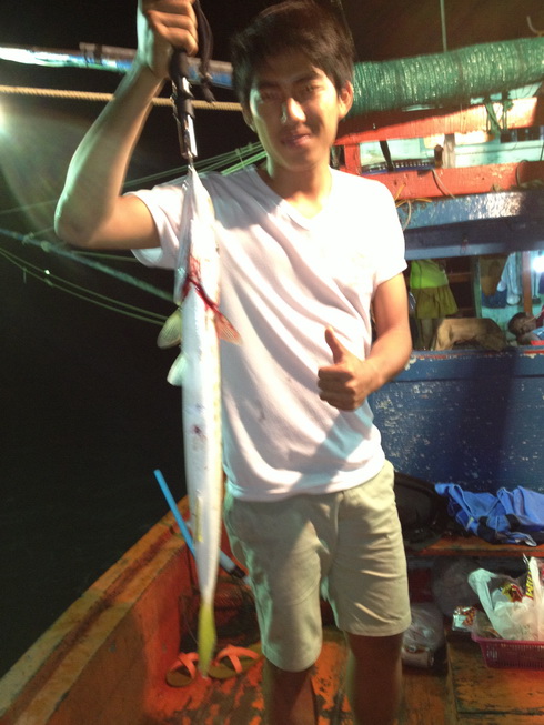และแล้วก็ไม่พ้น ปลายืม อิอิ หล่อไป ๆ  :cool: :cool: :cool: