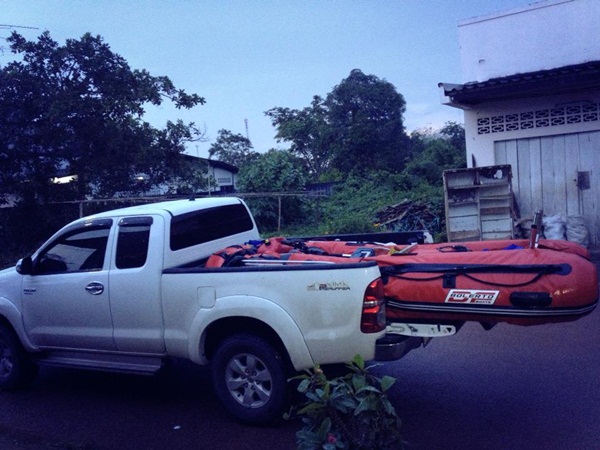 ถึงตากใบ ไม่มีภาพตอนได้ปลาเลย ตากล้องเรา เมาเรือ หลับไปตั้งแต่ก่อนถึงเกาะ

ตอนเจอฝูงกระมง ก็ไม่ได้