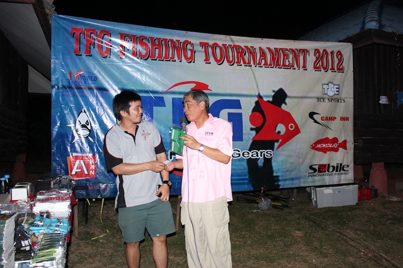[center][b]  เสี่ยแบงค์ เปิดงานด้วยรางวัลแรกเลยครับ!! ตั๋วจำนำ!! :laughing: :laughing: :laughing: :l