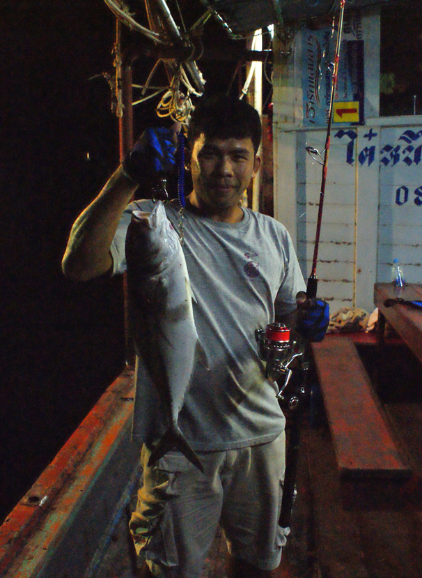    [b]โทรฟี่กระมงของทริป[/b] :cheer: :cheer: :cheer: :cheer: [b]ทำให้เหงื่อซึมได้เหมือนกัน[/b] :chee